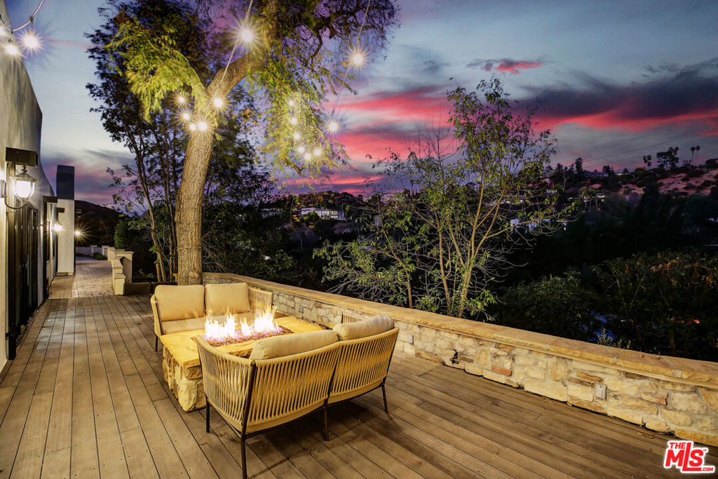 2570 Nichols Canyon Road - Photo 35