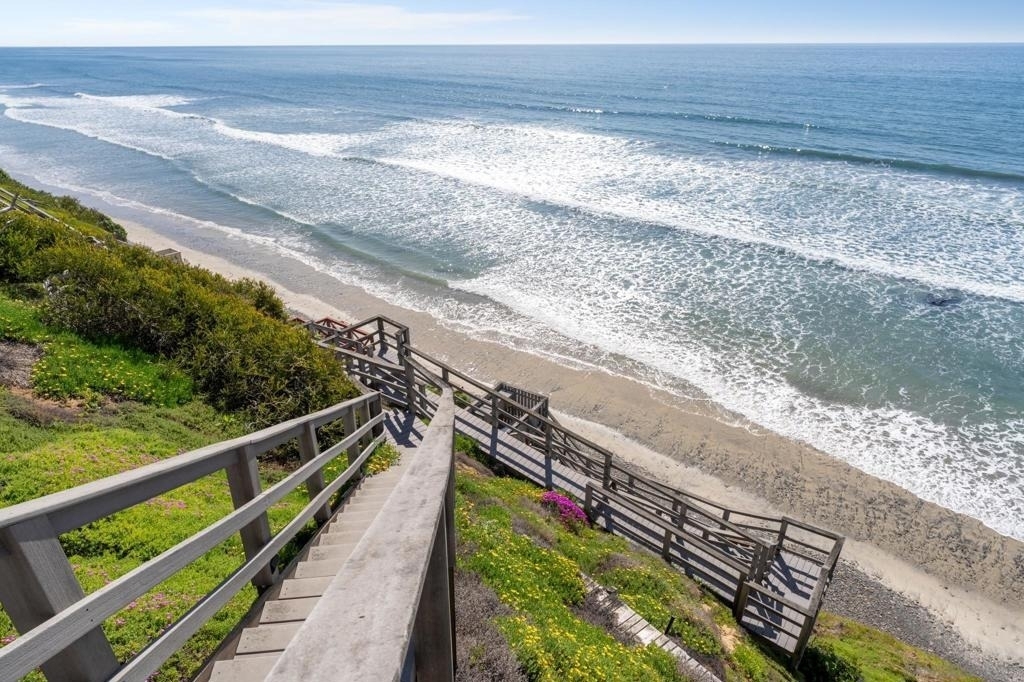 1370 Neptune - Photo 2