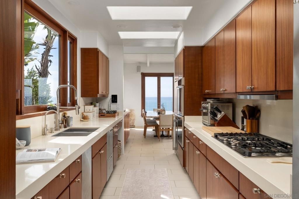 1370 Neptune - Photo 4