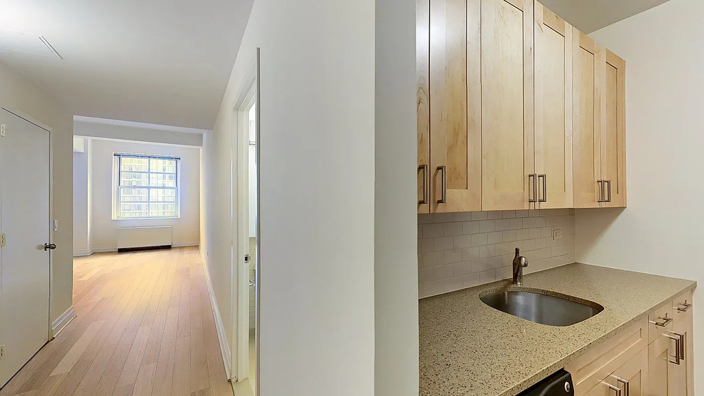 21 West Street - Photo 1