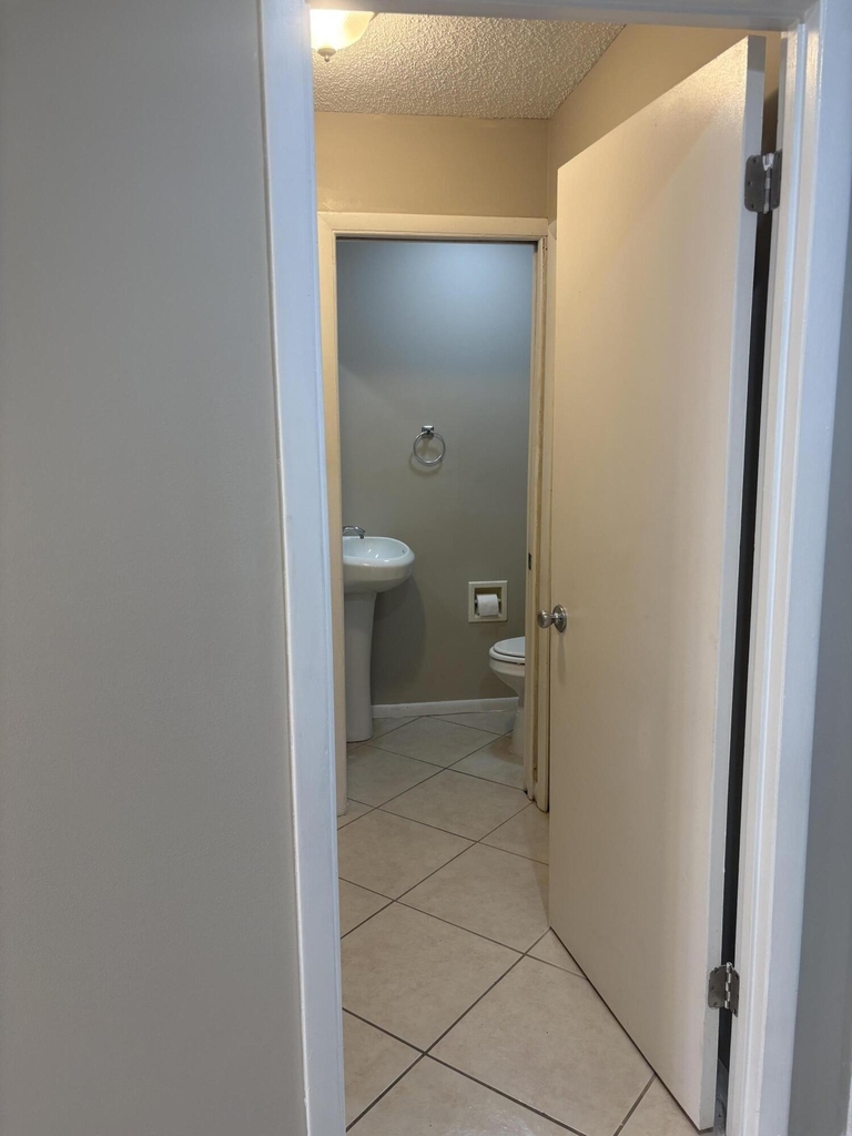 2011 Oleander Boulevard - Photo 4