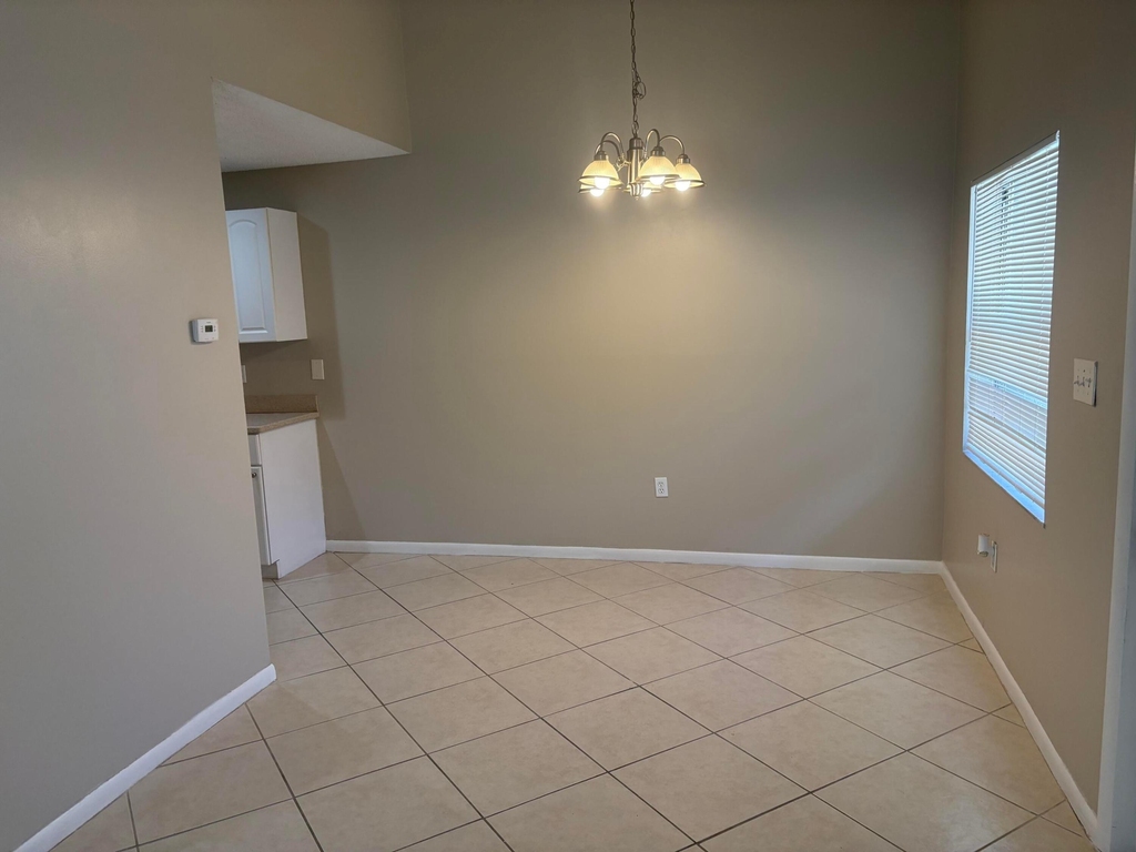 2011 Oleander Boulevard - Photo 2