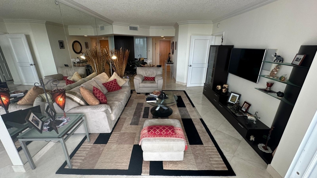 21055 Yacht Club Drive - Photo 2