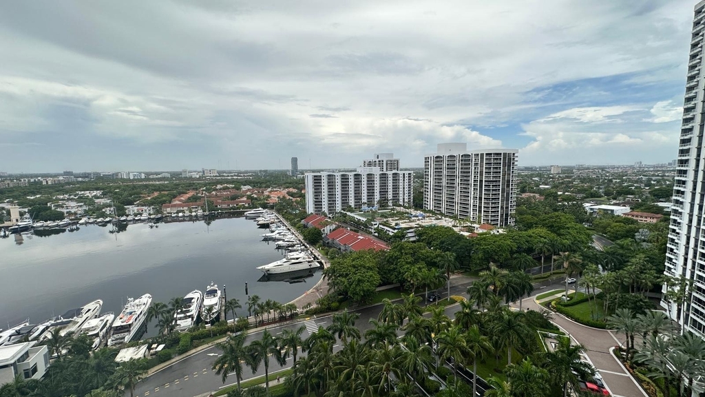 21055 Yacht Club Drive - Photo 17