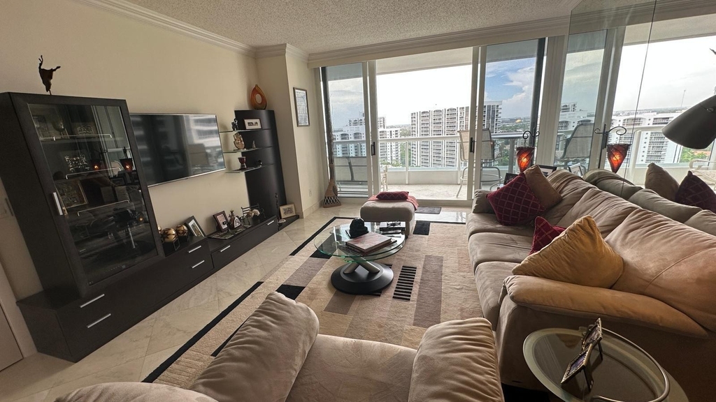 21055 Yacht Club Drive - Photo 5