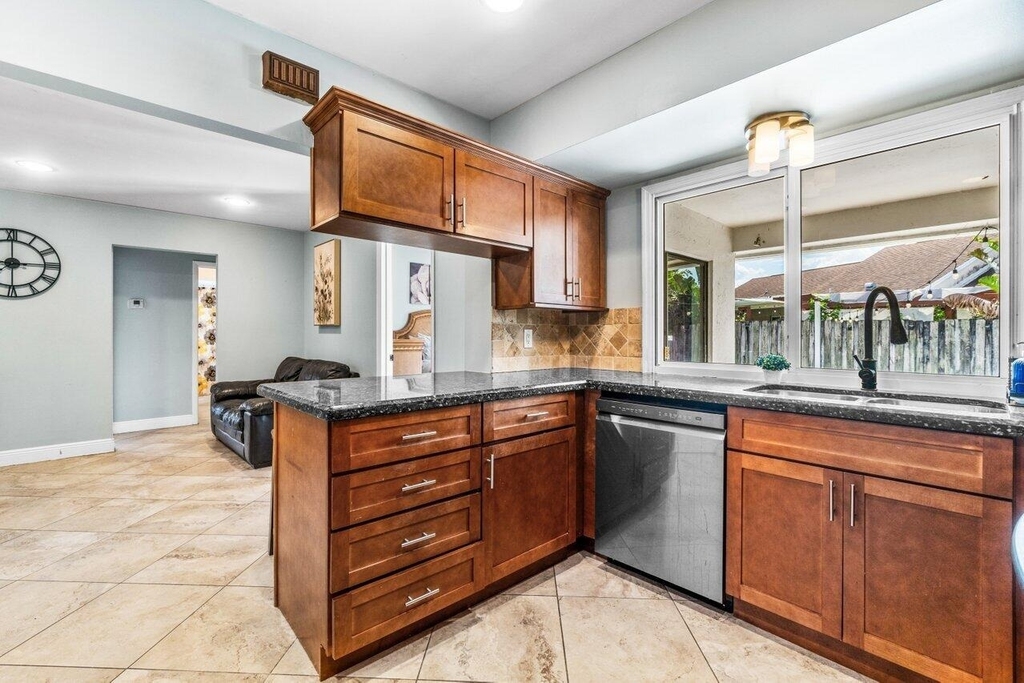 1352 Wyndcliff Drive - Photo 8