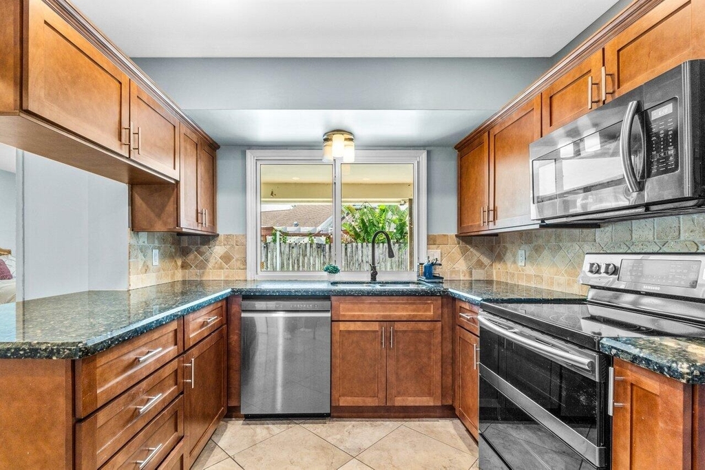 1352 Wyndcliff Drive - Photo 5