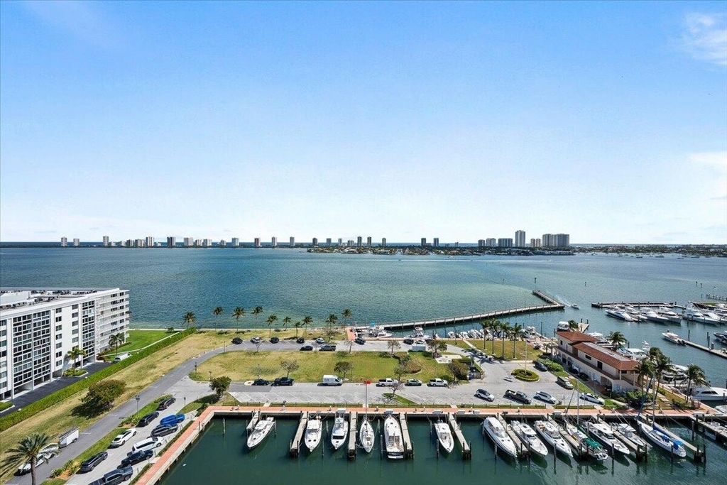 220 Lake Shore Drive - Photo 2