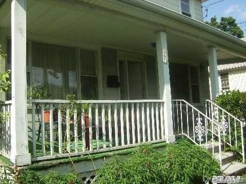 267 Schenck, Right Side Avenue - Photo 1