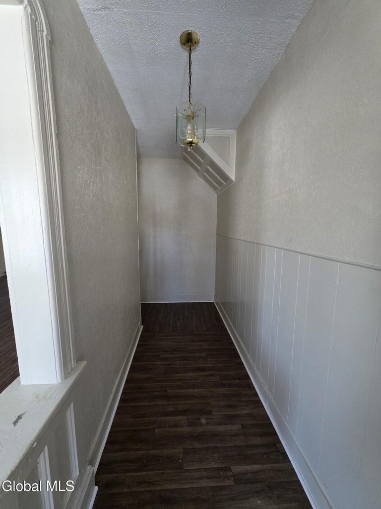 918 Delamont Avenue - Photo 6