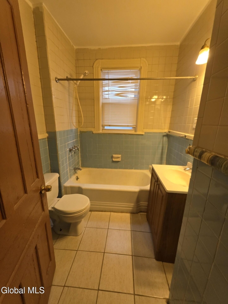 918 Delamont Avenue - Photo 10