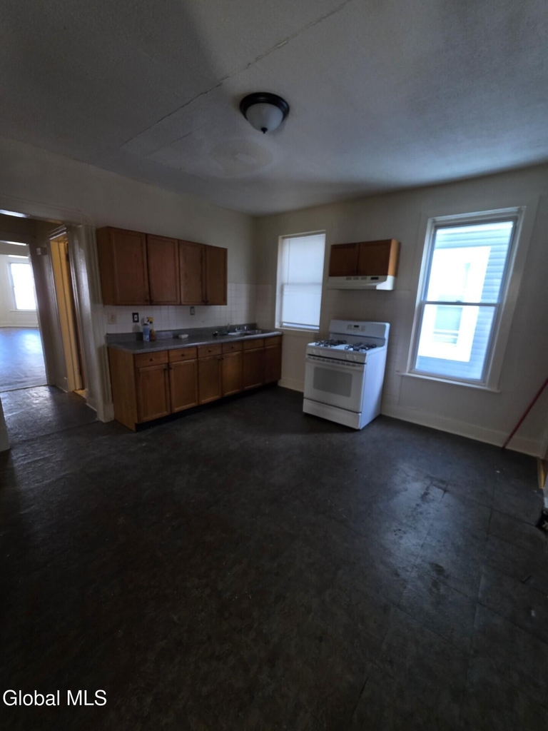 918 Delamont Avenue - Photo 12