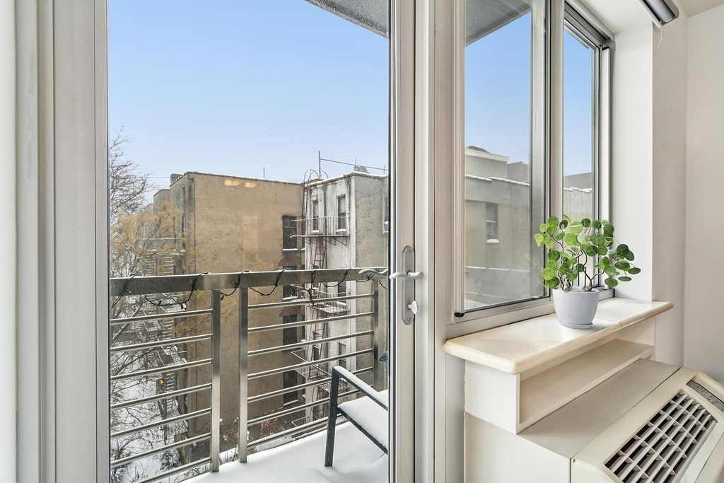 1635 Lexington Avenue - Photo 6