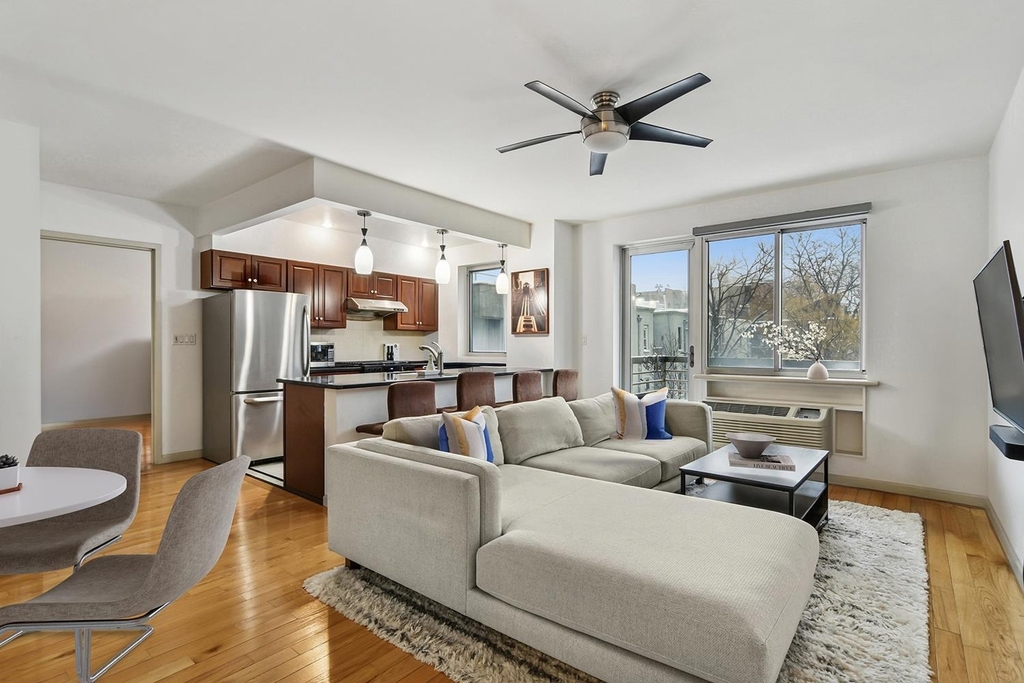 1635 Lexington Avenue - Photo 0