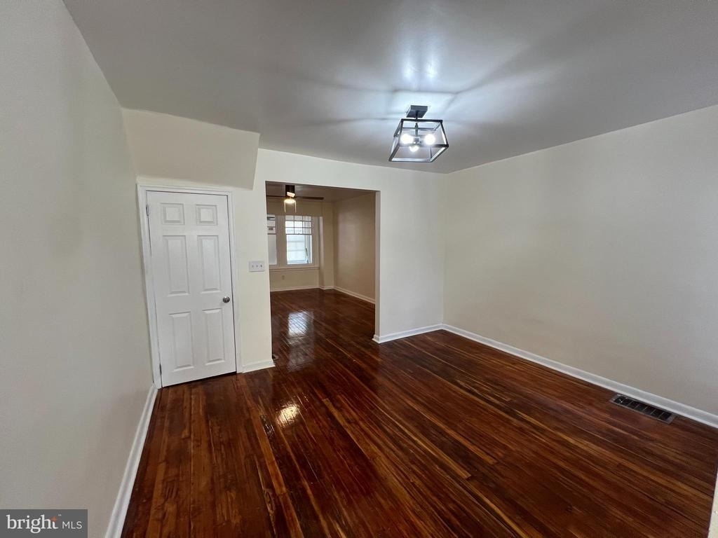 254 W Sheldon Street - Photo 3