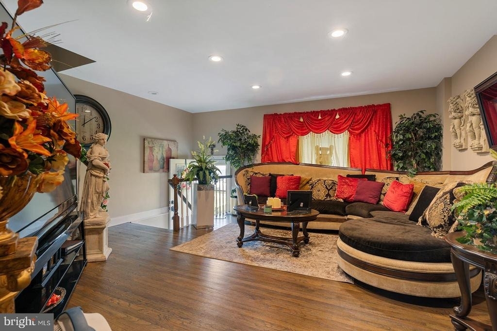 2874 Tolbut Street - Photo 6
