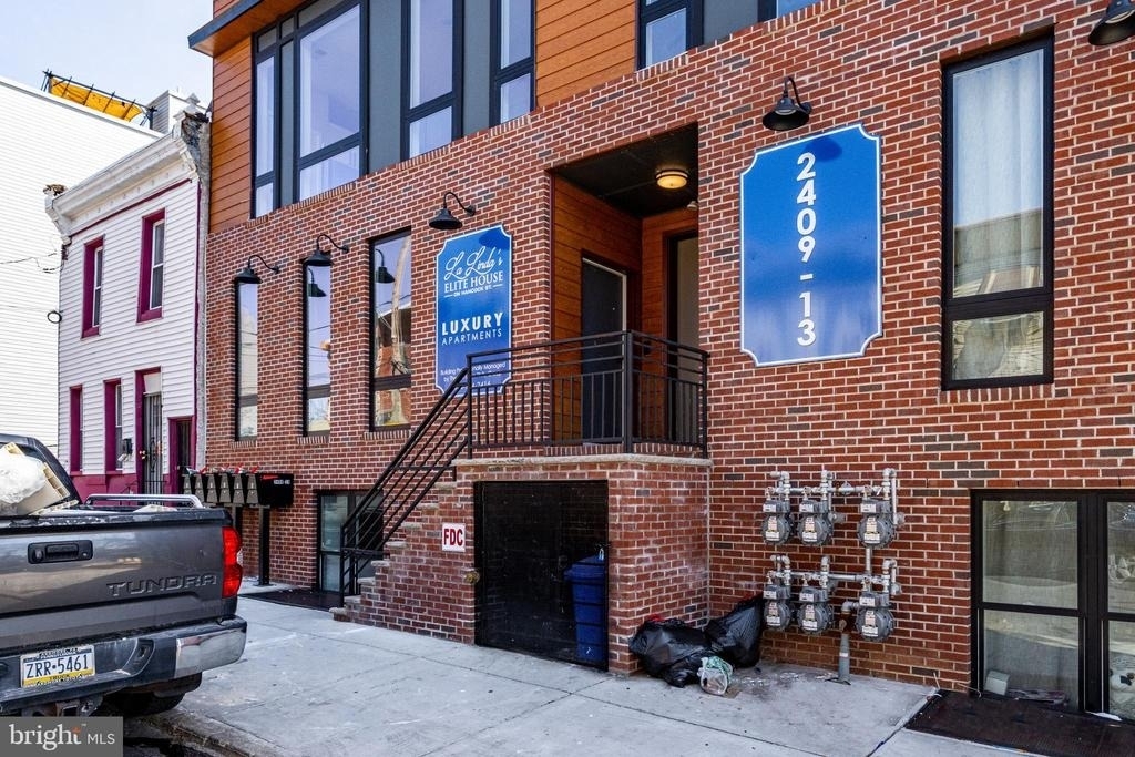 2409 N Hancock Street - Photo 2