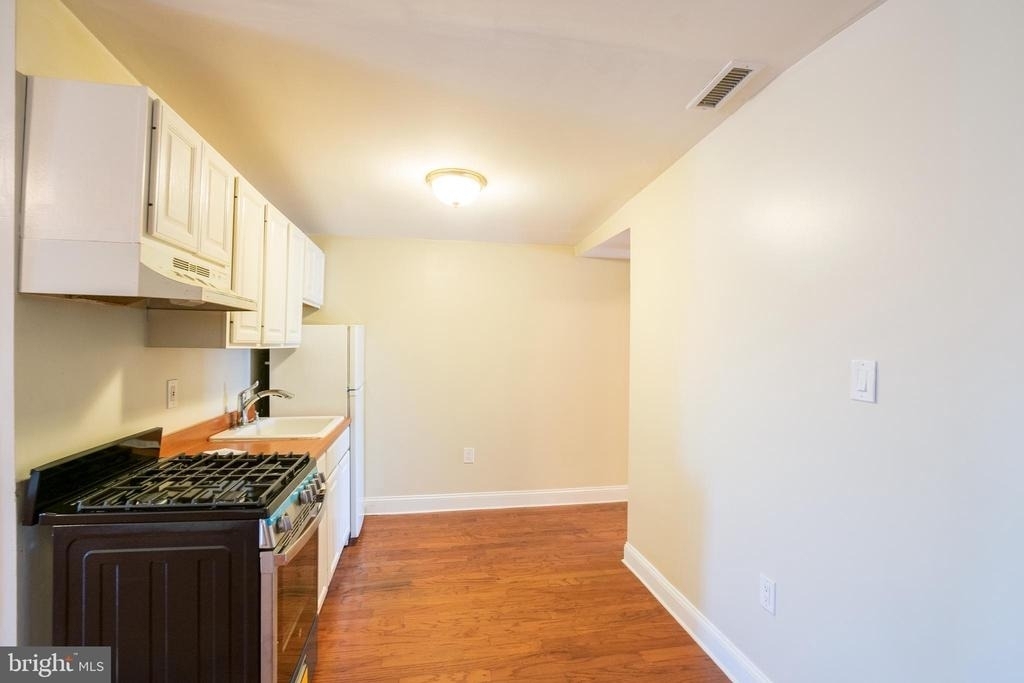 1124 E Passyunk Avenue - Photo 4