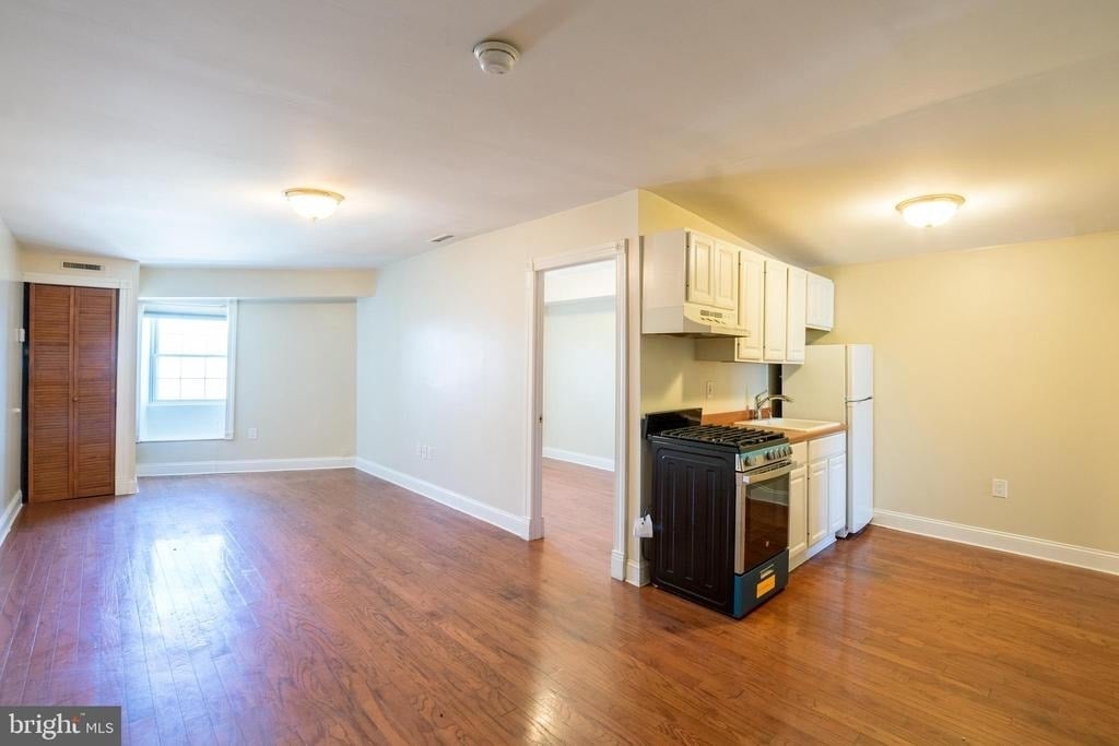 1124 E Passyunk Avenue - Photo 0