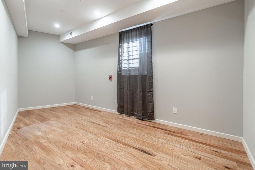 2045 N College Avenue - Photo 20