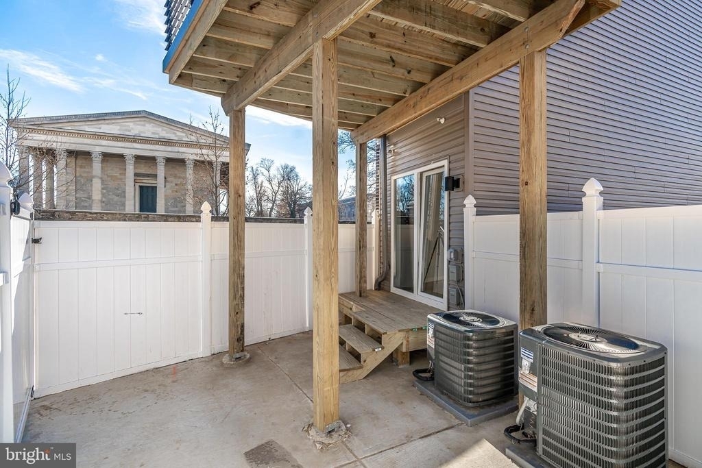 2045 N College Avenue - Photo 11