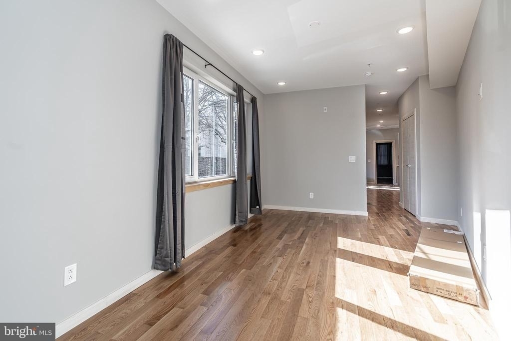 2045 N College Avenue - Photo 8