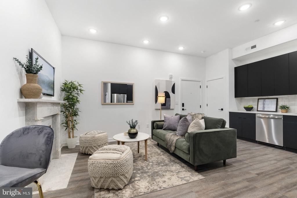 1602 Locust Street - Photo 9