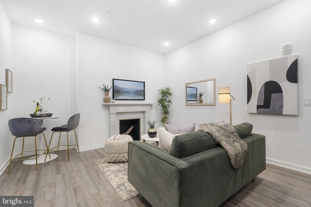 1602 Locust Street - Photo 3