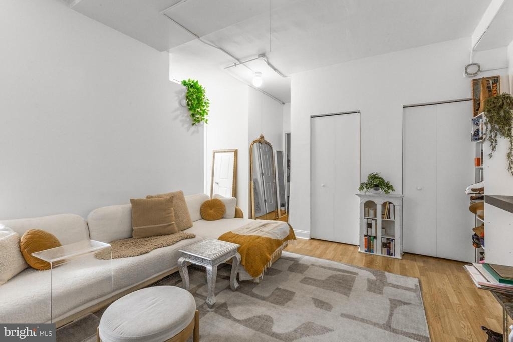1324 Locust Street - Photo 7