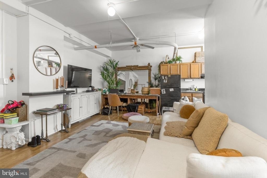 1324 Locust Street - Photo 2