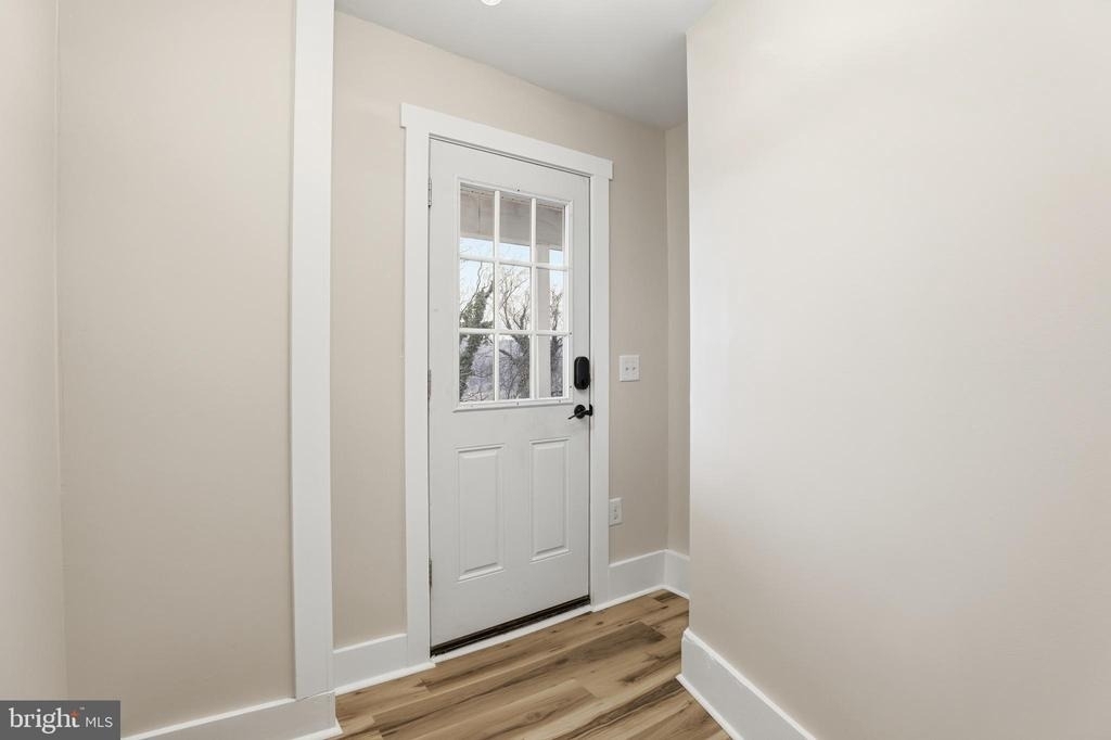 319 E A Street - Photo 5