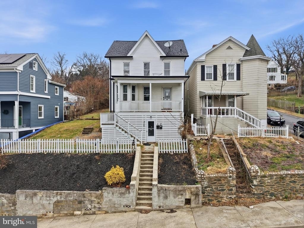 319 E A Street - Photo 1