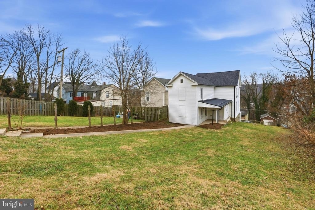 319 E A Street - Photo 14