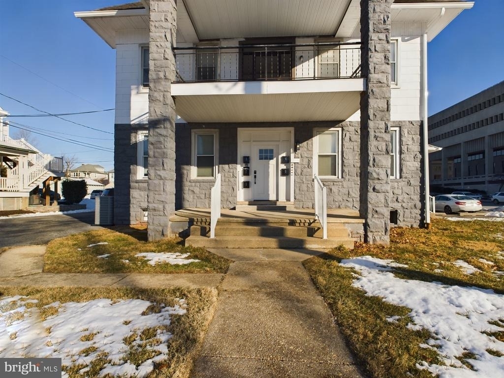 300 West Chesapeake Avenue - Photo 1