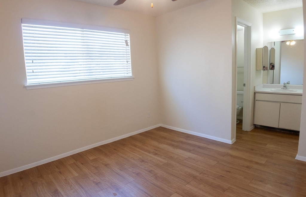 924 E Dean Keeton St - Photo 9
