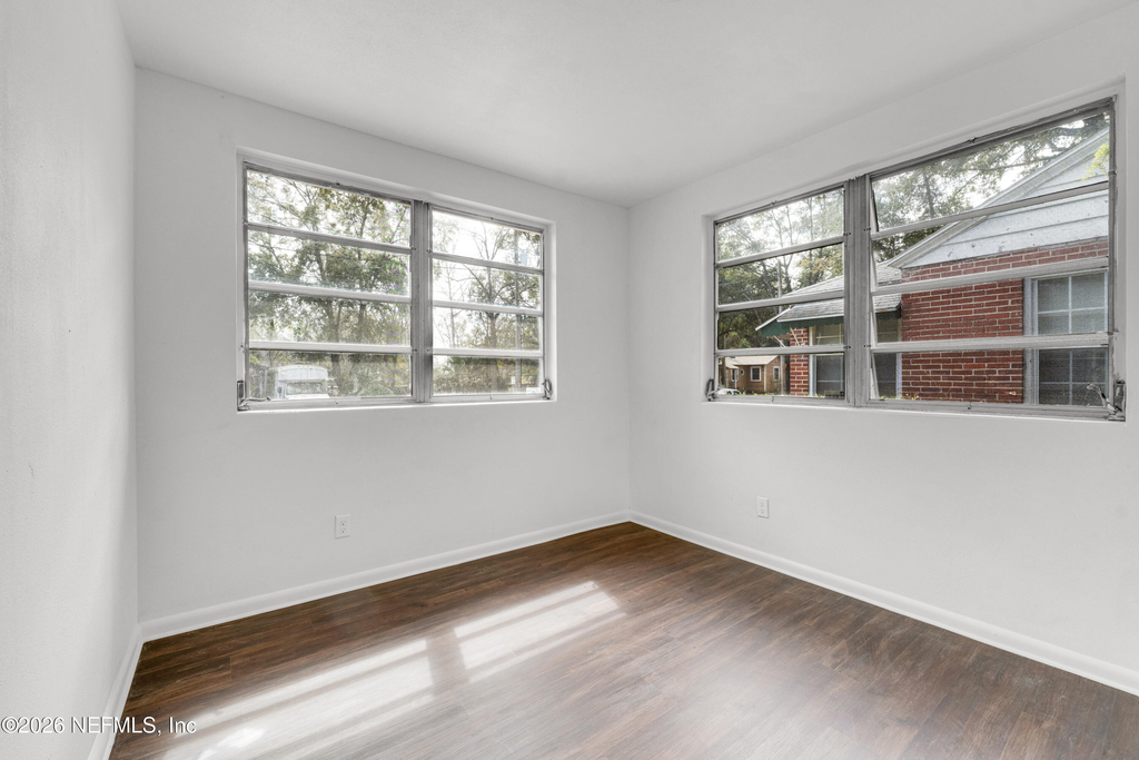 503 W 16th Street - Photo 6