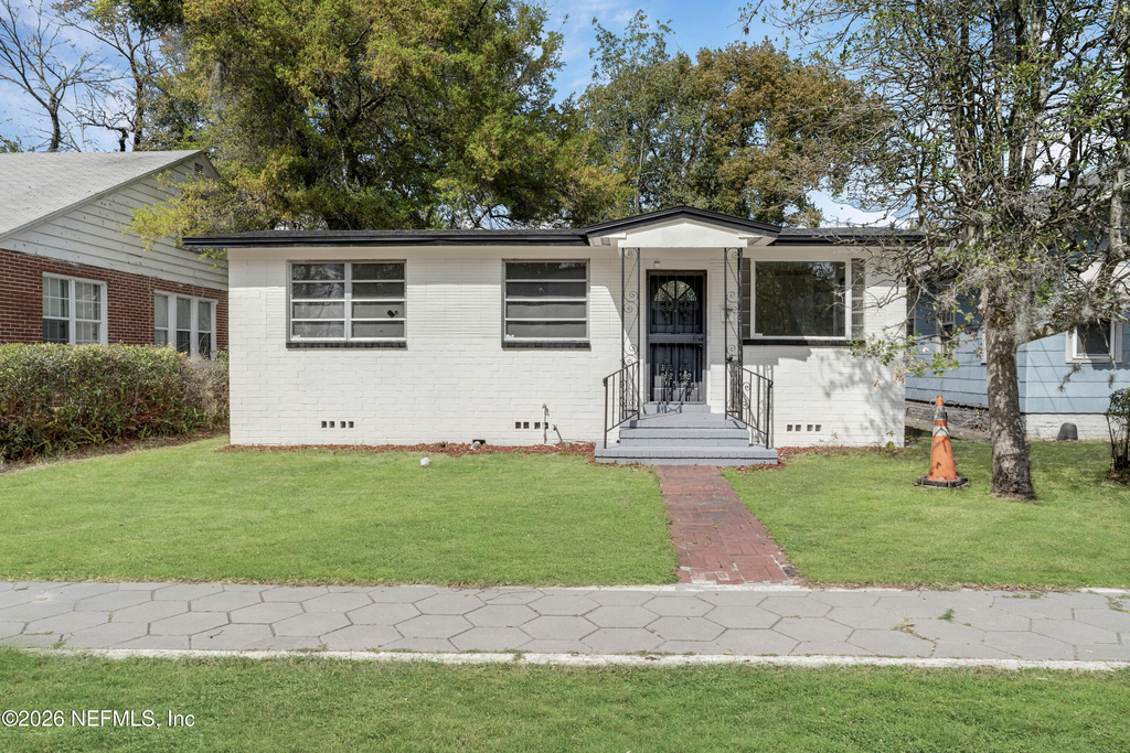 503 W 16th Street - Photo 1