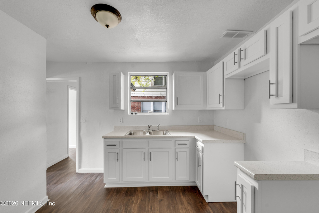 503 W 16th Street - Photo 8