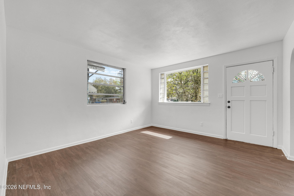 503 W 16th Street - Photo 3
