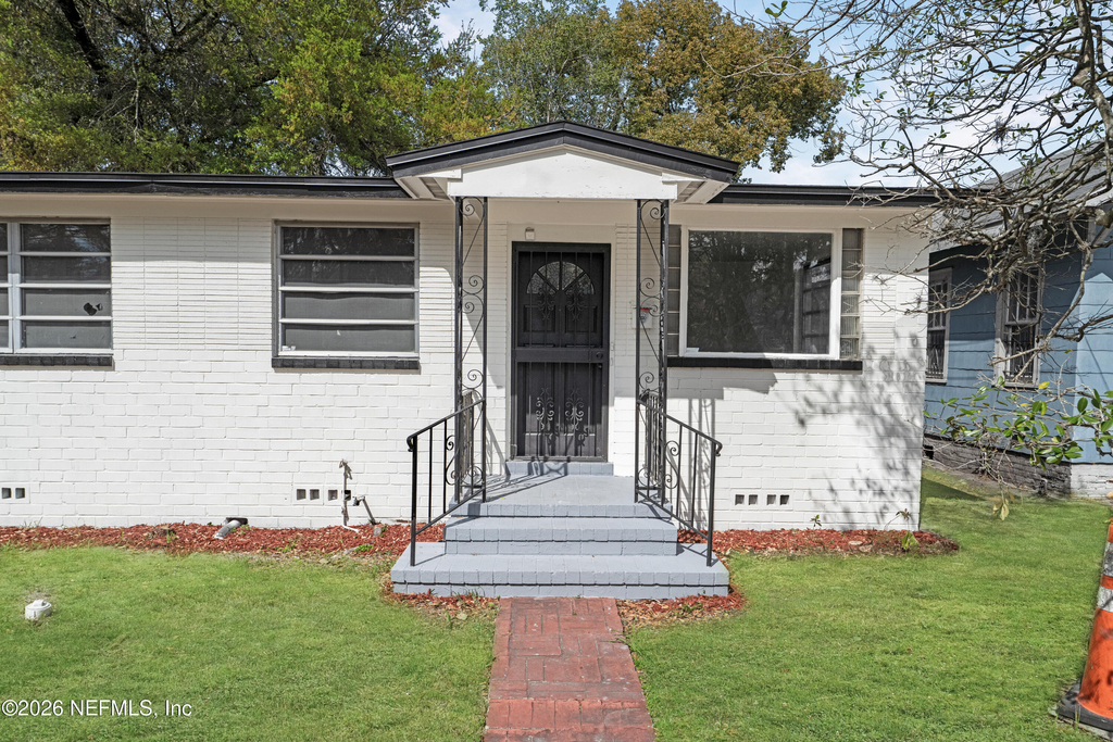 503 W 16th Street - Photo 0
