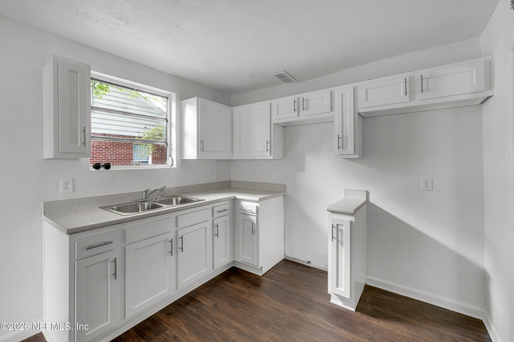 503 W 16th Street - Photo 7