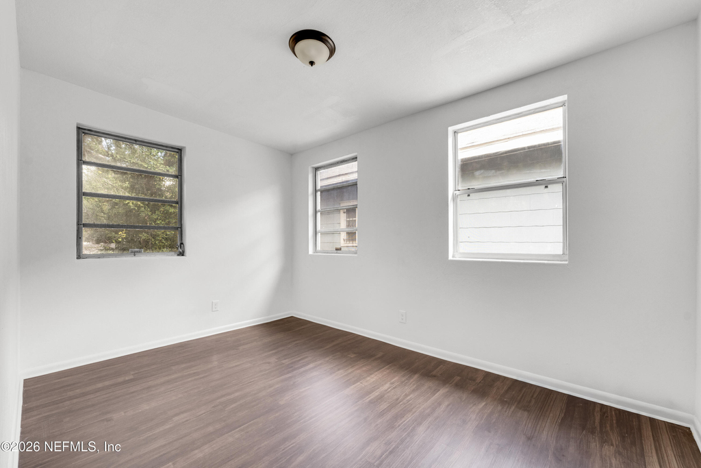 503 W 16th Street - Photo 11