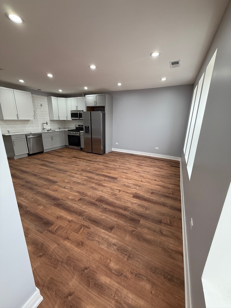 4907 W Walton Street - Photo 2