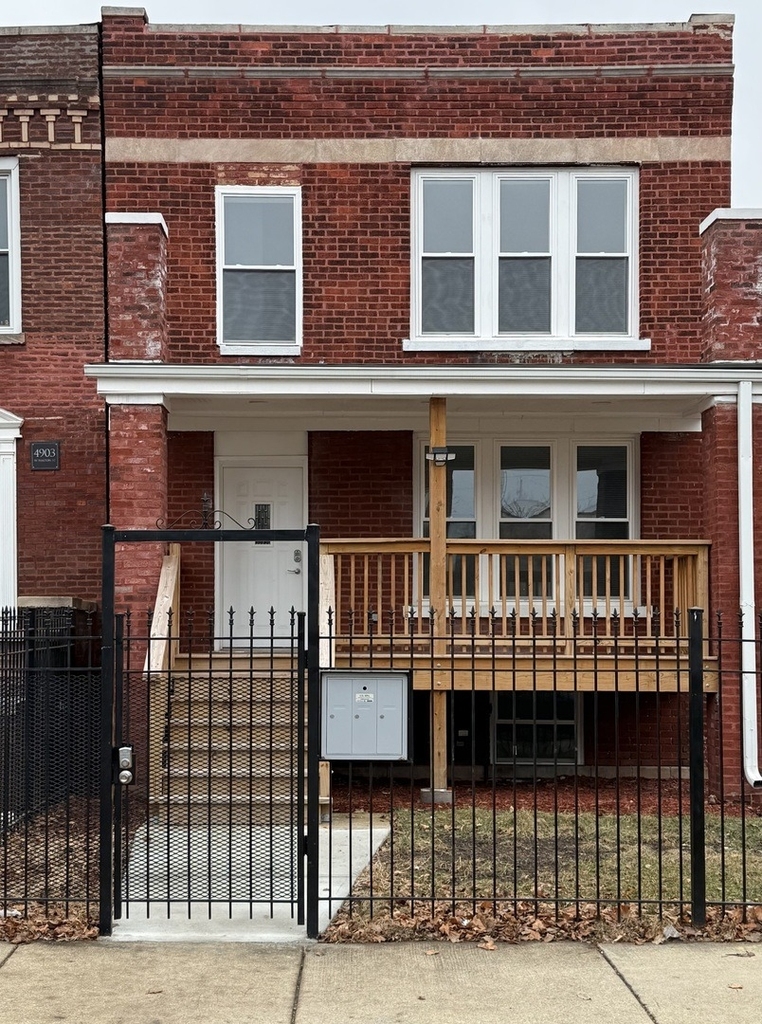 4907 W Walton Street - Photo 0