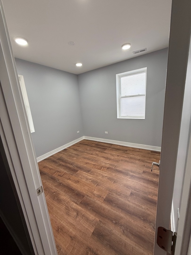 4907 W Walton Street - Photo 8
