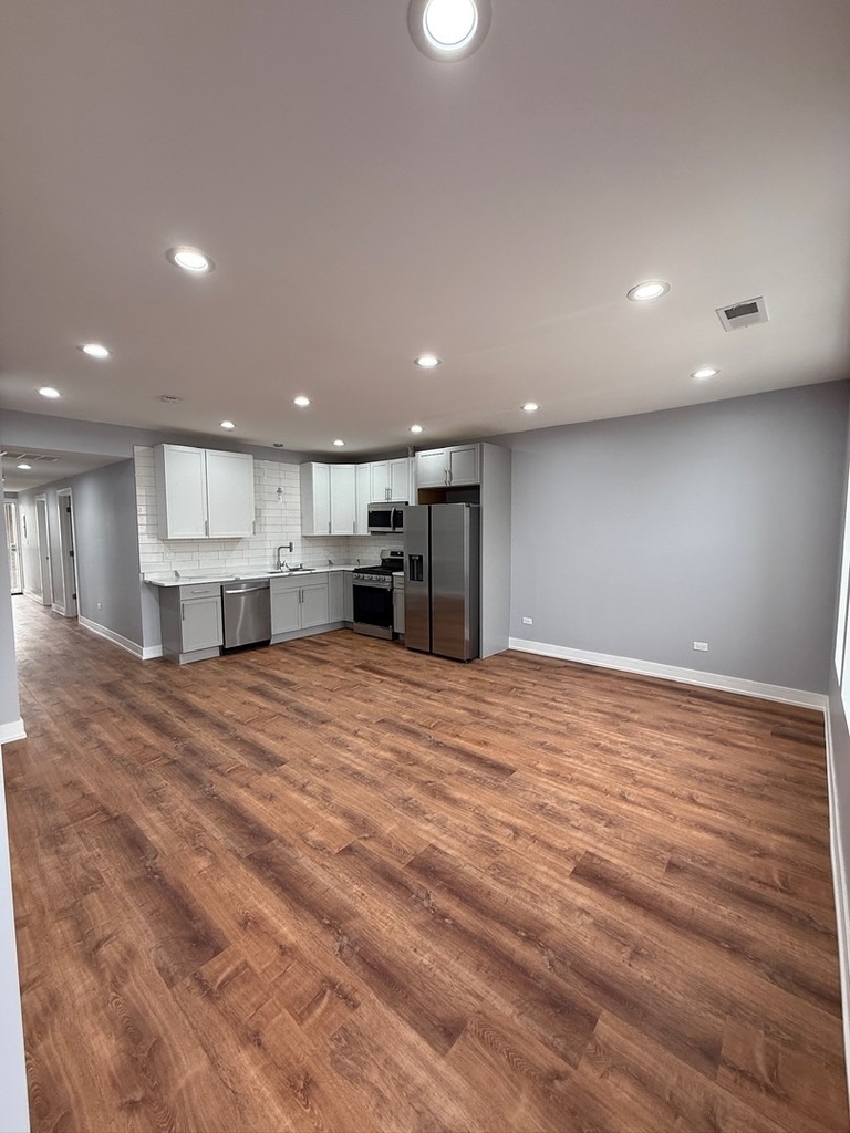 4907 W Walton Street - Photo 1