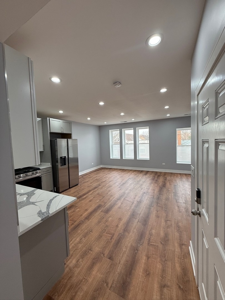 4907 W Walton Street - Photo 4