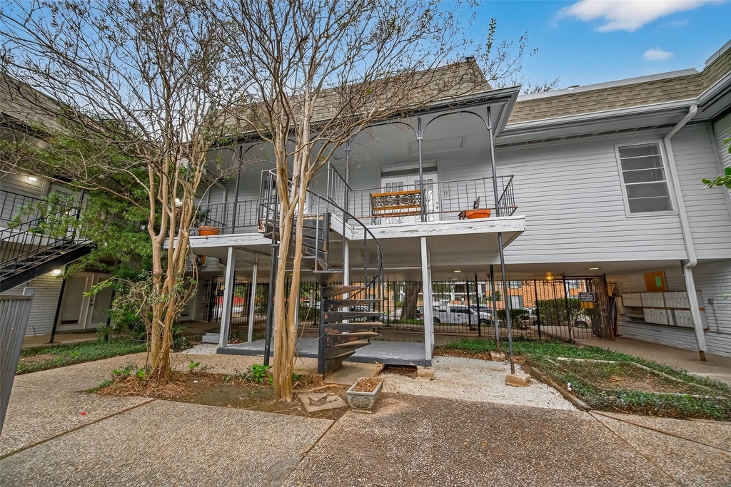 3300 Yorktown Street - Photo 3