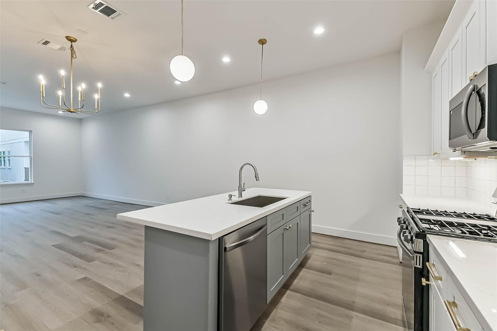 7709 Earl Rudder Way - Photo 1