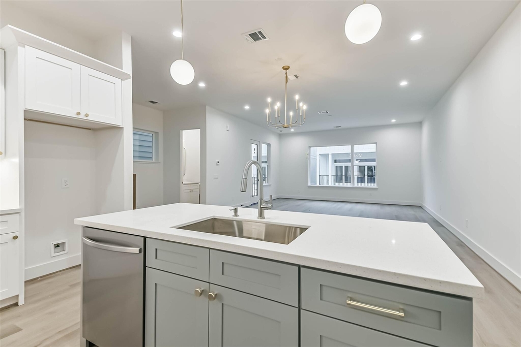 7709 Earl Rudder Way - Photo 3